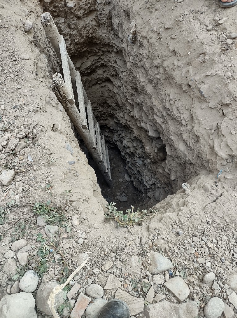 Vista Superior de Calicata Profunda